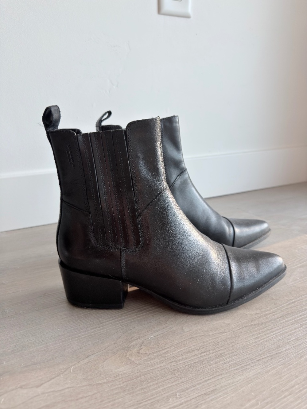 Vagabond Shoemakers Marja Cap Toe Bootie Black Leather Size 38 / US8